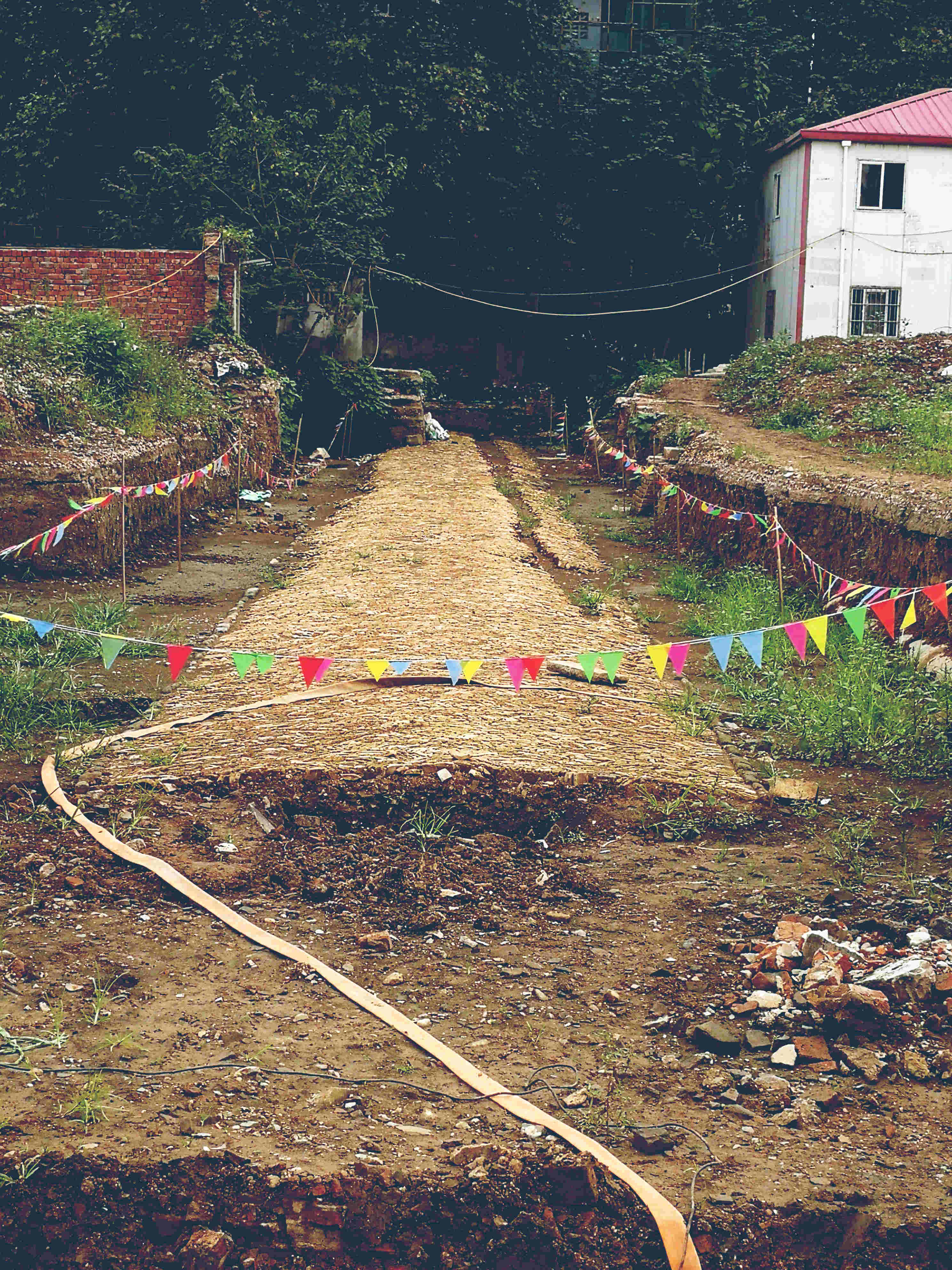 金陵橡膠廠地塊文物道路和石墩遷移.jpg